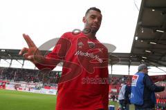 2. BL - Saison 2018/2019 - FC Ingolstadt 04 - DSC Arminia Bielefeld - Marvin Matip (#34 FCI) verlässt das Spielfeld nach dem warm machen - winkt - Foto: Meyer Jürgen