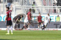 2. Bundesliga - Fußball - FC Ingolstadt 04 - SV Sandhausen - Tor für Sandhausen, Torwart Philipp Tschauner (41, FCI) Björn Paulsen (4, FCI) Kevin Behrens (16 SV) Cenk Sahin (17, FCI) Jonatan Kotzke (25 FCI)