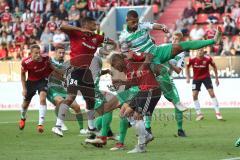 2. Bundesliga, 2. Spieltag, Fußball, FC Ingolstadt 04 - SpVgg Greuther Fürth, Ecke, Marvin Matip (34, FCI) Darío Lezcano (11, FCI) Richárd Magyar (5 Fürth)