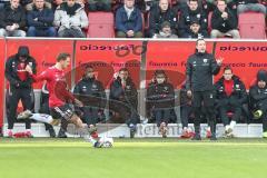 Regionalliga Bayern - Saison 2018/2019 - FC Ingolstadt 04 II - Hamburger SV - Roberto Pätzold Interimstrainer gibt Anweisungen - Marcel Gaus (#19 FCI) - Foto: Meyer Jürgen