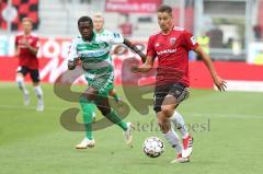 2. Bundesliga, 2. Spieltag, Fußball, FC Ingolstadt 04 - SpVgg Greuther Fürth, Thorsten Röcher (29 FCI) David Atanga (20, Fürth)