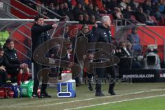 2. Bundesliga - Fußball - FC Ingolstadt 04 - 1. FC Magdeburg - Co-Trainer Thomas Stickroth (FCI) und Cheftrainer Jens Keller (FCI) sind erschrocken