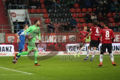 2. Bundesliga - Fußball - FC Ingolstadt 04 - 1. FC Magdeburg - Torwart Giori Loria (1 Magdeburg) hält sicher