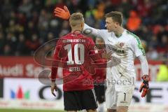 2. Bundesliga - Fußball - FC Ingolstadt 04 - Dynamo Dresden - Markus Schubert (#1 Dresden)  will das Sonny Kittel (#10 FCI) schneller zum auswechseln geht