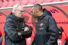 2. Bundesliga - FC Ingolstadt 04 - SV Darmstadt 98 - Aufsichtsratsvorsitzender Dr.-Ing. Frank Dreves mit Marvin Matip im Gespräch