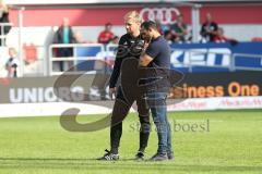 2. Bundesliga - FC Ingolstadt 04 - SC Paderborn 07 - Niederlage 1:2, Spiel ist aus, hängende Köpfe bei Ingolstadt, Cheftrainer Alexander Nouri (FCI) und Co-Trainer Markus Feldhoff (FCI) ratlos auf dem Platz