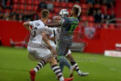 2. BL - Saison 2018/2019 - FC Ingolstadt 04 - FC St. Pauli - Dario Lezcano (#11 FCI) - Daniel Buballa (#15 St.Pauli) - Foto: Meyer Jürgen