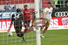 2. Bundesliga - Fußball - FC Ingolstadt 04 - FC Erzgebirge Aue - Torwart Haas Daniel (Aue 34) Darío Lezcano (11, FCI) Luke Hemmerich (Aue 6)
