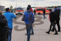 2. Bundesliga - FC Ingolstadt 04 - SV Darmstadt 98 - Feueralarm am Audi Sportpark nach dem Zweitliga Spiel FCI gegen Darmstadt, Feuerwehr Ingolstadt kommt mit mehreren Fahrzeugen, komplette Räumung des Stadions