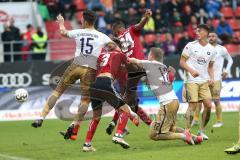 2. Bundesliga - Fußball - FC Ingolstadt 04 - FC Erzgebirge Aue - letzte Aktion vor der Halbzeit Ecke Dennis Kempe (Aue 15) Lucas Galvao (3 FCI) Marvin Matip (34, FCI) Steve Breitkreuz (Aue 12)
