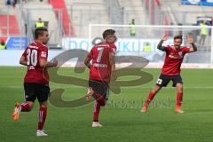 2. Bundesliga - FC Ingolstadt 04 - SC Paderborn 07 - Konstantin Kerschbaumer (7, FCI) trifft zum Anschlusstreffer Tor Jubel 1:2, hinten Thomas Pledl (30, FCI) und Robin Krauße (23, FCI)