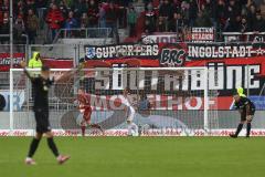2. Bundesliga - FC Ingolstadt 04 - MSV Duisburg - Tor 0:1, Torwart Philipp Heerwagen (1, FCI) holt den Ball