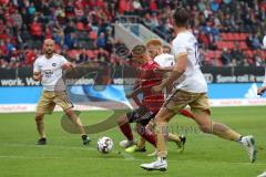 2. Bundesliga - Fußball - FC Ingolstadt 04 - FC Erzgebirge Aue - mitte Sonny Kittel (10, FCI) Fabian Kalig (Aue 4) Dimitrij Nazarov (Aue 10) Philipp Riese (Aue 17)