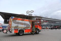 2. Bundesliga - FC Ingolstadt 04 - SV Darmstadt 98 - Feueralarm am Audi Sportpark nach dem Zweitliga Spiel FCI gegen Darmstadt, Feuerwehr Ingolstadt kommt mit mehreren Fahrzeugen, komplette Räumung des Stadions