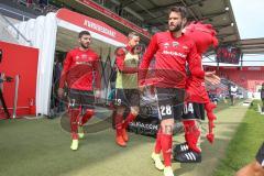 2. BL - Saison 2018/2019 - FC Ingolstadt 04 - Holstein Kiel - Christian Träsch (#28 FCI) - Cenk Sahin (#17 FCI)  - Foto: Meyer Jürgen