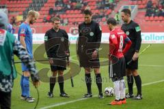 2. Bundesliga - FC Ingolstadt 04 - 1. FC Heidenheim - Münze werfen, Schiedsrichter, links Sebastian Griesbeck (HDH 18) und rechts Almog Cohen (8, FCI)