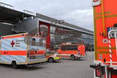 2. Bundesliga - FC Ingolstadt 04 - SV Darmstadt 98 - Feueralarm am Audi Sportpark nach dem Zweitliga Spiel FCI gegen Darmstadt, Feuerwehr Ingolstadt kommt mit mehreren Fahrzeugen, komplette Räumung des Stadions