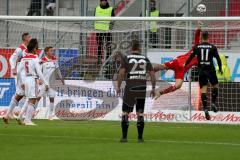 2. BL - Saison 2018/2019 - FC Ingolstadt 04 - MSV Duisburg - Philipp Heerwagen (#1 FCI) wehrt einen Ball über das Tor ab - Stanislav Iljutcenko (#11 Duisburg) -  - Foto: Meyer Jürgen