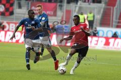 2. Bundesliga - FC Ingolstadt 04 - Hamburger SV - Bates, David (5 HSV) Osayamen Osawe (14, FCI) Mangala, Orel (25 HSV)