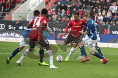 2. Bundesliga - FC Ingolstadt 04 - Hamburger SV - Tumult vor dem HSV Tor, Darío Lezcano (11, FCI) Bates, David (5 HSV) Osayamen Osawe (14, FCI) Douglas Santos (6 HSV)