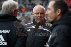 2. Bundesliga - FC Ingolstadt 04 - Hamburger SV - Vorsitzender des Vorstandes Peter Jackwerth (FCI) mitte und rechts Interimstrainer Roberto Pätzold (FCI)