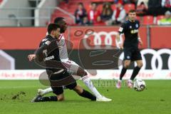 2. Bundesliga - FC Ingolstadt 04 - MSV Duisburg - Osayamen Osawe (14, FCI) Torschuß, Dustin Bomheuer (4 Duisburg) stört ihn