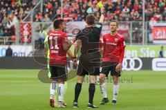 2. Bundesliga - Fußball - FC Ingolstadt 04 - SV Wehen Wiesbaden - Gelbe Karte für Marcel Gaus (19, FCI)  -