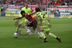 2. Bundesliga - Relegation - FC Ingolstadt 04 - SV Wehen Wiesbaden 2:3 - Paulo Otavio (6, FCI) gegen Moritz Kuhn (20 SVW)