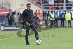 2. Bundesliga - Fußball - FC Ingolstadt 04 - SV Wehen Wiesbaden - Cheftrainer Tomas Oral (FCI) mit dem Spielball -