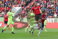 2. Bundesliga - Fußball - FC Ingolstadt 04 - SV Wehen Wiesbaden - Björn Paulsen (4, FCI)  mit einem Kopfball -