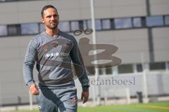 2. Bundesliga - Fußball - FC Ingolstadt 04 - Training mit neuem Trainer Vorstellung Alexander Nouri (FCI) - Cheftrainer Alexander Nouri (FCI) geht zum ersten mal zum Trainingsplatz