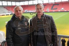 2. Bundesliga - Fußball - FC Ingolstadt 04 - Vorstellung neuer Trainer, Jens Keller, Cheftrainer Jens Keller (FCI) im Stadion Begehung mit Geschäftsführer Harald Gärtner (FCI)