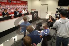 2. Bundesliga - Fußball - FC Ingolstadt 04 - Pressekonferenz, neuer Trainer Vorstellung Alexander Nouri (FCI) - Cheftrainer Alexander Nouri (FCI) mit Pressesprecher Oliver Samwald (FCI) und links Sportdirektor Angelo Vier (FCI)