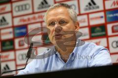 2. Bundesliga - Fußball - FC Ingolstadt 04 - Vorstellung neuer Trainer, Jens Keller, Geschäftsführer Harald Gärtner (FCI) Pressekonferenz