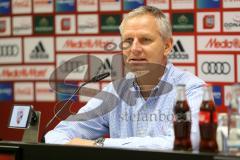 2. Bundesliga - Fußball - FC Ingolstadt 04 - Vorstellung neuer Trainer, Jens Keller, Geschäftsführer Harald Gärtner (FCI), Pressekonferenz