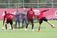 2. Bundesliga - Fußball - FC Ingolstadt 04 - Training mit neuem Trainer Vorstellung Alexander Nouri (FCI) - leiten das erste Training zusammen, Cheftrainer Alexander Nouri (FCI) und Co-Trainer Markus Feldhoff (FCI)