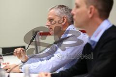 2. Bundesliga - Fußball - FC Ingolstadt 04 - Vorstellung neuer Trainer, Jens Keller, Geschäftsführer Harald Gärtner (FCI) Pressekonferenz