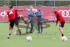 2. Bundesliga - Fußball - FC Ingolstadt 04 - Training mit neuem Trainer Vorstellung Alexander Nouri (FCI) - leiten das erste Training zusammen, Co-Trainer Markus Feldhoff (FCI) und Cheftrainer Alexander Nouri (FCI)