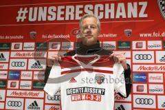 2. Bundesliga - Fußball - FC Ingolstadt 04 - Pressekonferenz vor dem Spiel, Vorstellung Sondertrikot gegen Rassismus mit Cheftrainer Jens Keller (FCI)
