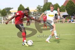 2. Bundesliga - Fußball - Testspiel - FC Ingolstadt 04 - Borussia Mönchengladbach - Osayamen Osawe (14, FCI) Schuß auf das Tor Andreas Poulsen (40 Gladbach)