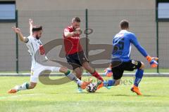 2. Bundesliga - Fußball - FC Ingolstadt 04 - Testspiel - FC Wacker Innsbruck - mitte Robert Leipertz (13, FCI) kommt nicht durch, rechts Torwart Hidajet Hankic (Wacker) links stört Stefan Peric (Wacker)