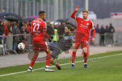 2. Bundesliga - Testspiel - FC Ingolstadt 04 - Hallescher FC - Kampf um den Ball Björn Paulsen (4, FCI) und Marvin Ajani (Halle 22) links und rechts Mathias Fetsch (10 Halle)