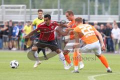 2. Bundesliga - Fußball - Testspiel - FC Ingolstadt 04 - Karlsruher SC - Zweikampf links Darío Lezcano (11, FCI)