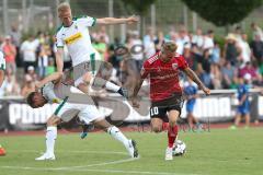 2. Bundesliga - Fußball - Testspiel - FC Ingolstadt 04 - Borussia Mönchengladbach - mitte Sonny Kittel (10, FCI) links Oscar Wendt (Gladbach 17) Tony Jantschke (Gladbach 24)