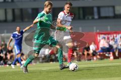 2. Bundesliga - Fußball - Testspiel - FC Ingolstadt 04 - SpVgg Unterhaching - Torwart Nico Mantl (22) kommt vor Stefan Kutschke (20, FCI) zum Ball