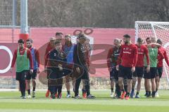 2. Bundesliga - Fußball - FC Ingolstadt 04 - Trainerwechsel - Tomas Oral kommt zurück als Cheftrainer mit Co-Trainer Michael Henke, erstes Training - Cheftrainer Tomas Oral (FCI) und Co-Trainer Michael Henke (FCI) mit der Mannschaft, Training zu Ende