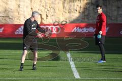 2. Bundesliga - FC Ingolstadt 04 - Winter-Trainingslager Alicante - Neuzugang Torwart Philipp Tschauner (41, FCI) mit Cheftrainer Jens Keller (FCI)