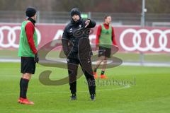 2. Bundesliga - Fußball - FC Ingolstadt 04 - Training - Trainingsauftakt im Sportpark nach Winterpause, Cheftrainer Jens Keller (FCI) mit Konstantin Kerschbaumer (7, FCI)