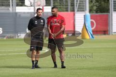 2. Bundesliga - Fußball - FC Ingolstadt 04 - Trainingsauftakt - neue Saison 2018/2019 - Cheftrainer Stefan Leitl (FCI) mit Marvin Matip (34, FCI)