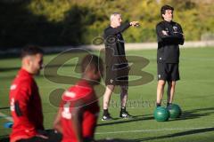 2. Bundesliga - FC Ingolstadt 04 - Winter-Trainingslager Alicante - Cheftrainer Jens Keller (FCI) und Co-Trainer Thomas Stickroth (FCI) beobachten das Training